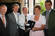Wilhelm Fridrich, Wolfgang Fischer (City Partner München), Augustiner Wirt Manfred Vollmer, Wiesnchefin Dr. Gabriele Weishäupl, Stephan Lindner  (©Foto: Martin Schmitz)